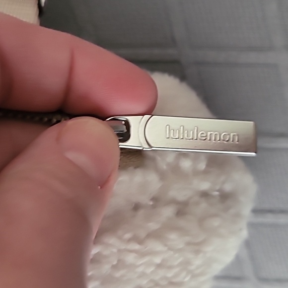 Lululemon Everyday Belt Bag Sherpa Off White Ivory - Picture 7 of 8